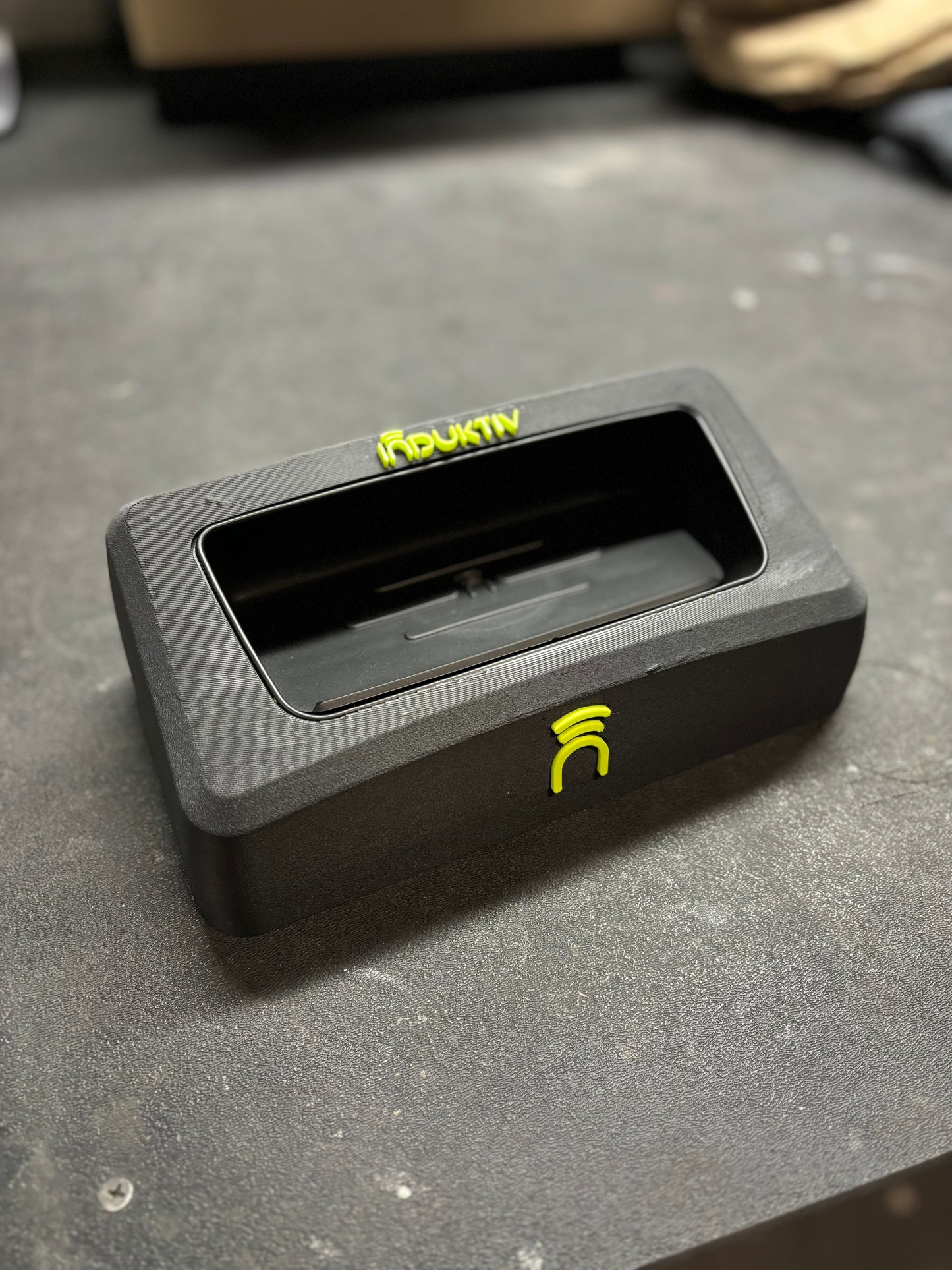 Induktiv counter top display